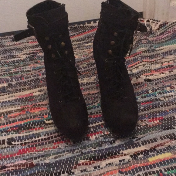Guess Shoes - Guess boots size 9